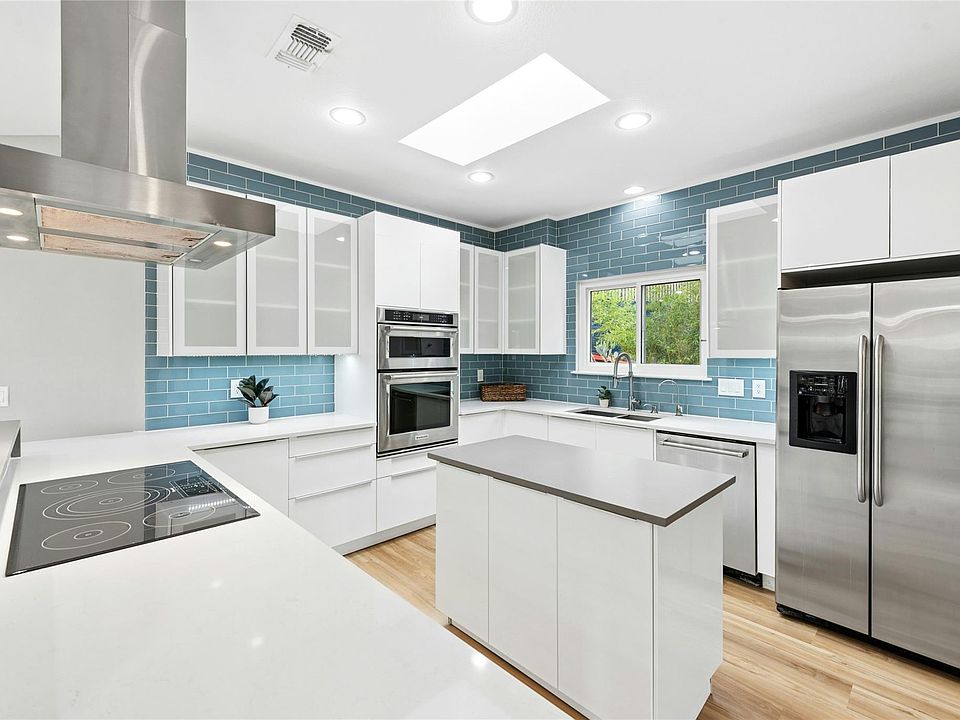 1st image of 304 Palos Verdes Dr