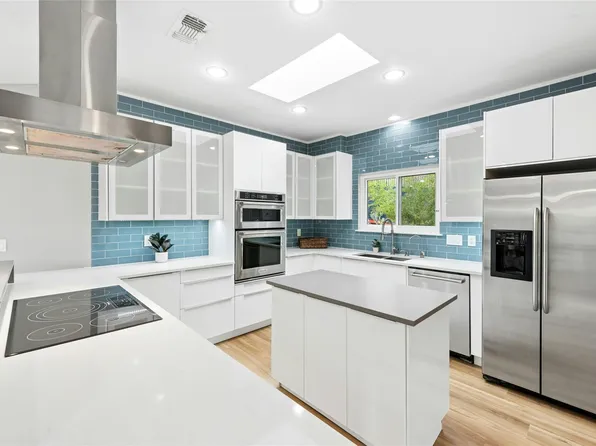 304 Palos Verdes Dr, Lakeway, TX 78734