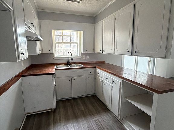 2nd image of 1029 Hungerford St