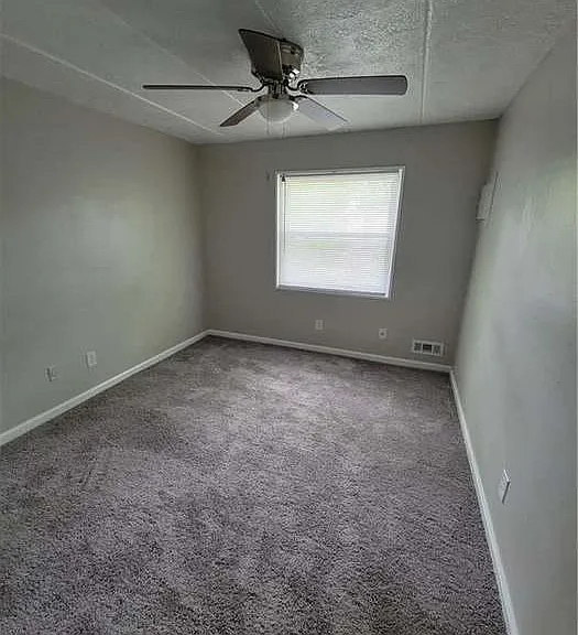 1214 Underwood Ave — Photo 4
