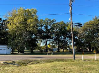 522 E Grizzley St, De Kalb, TX 75559