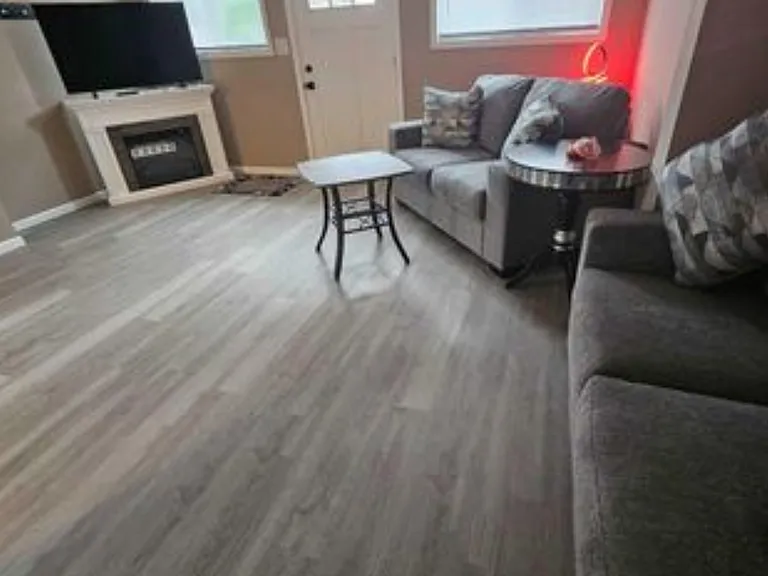 140 N Lindberg St — Photo 4