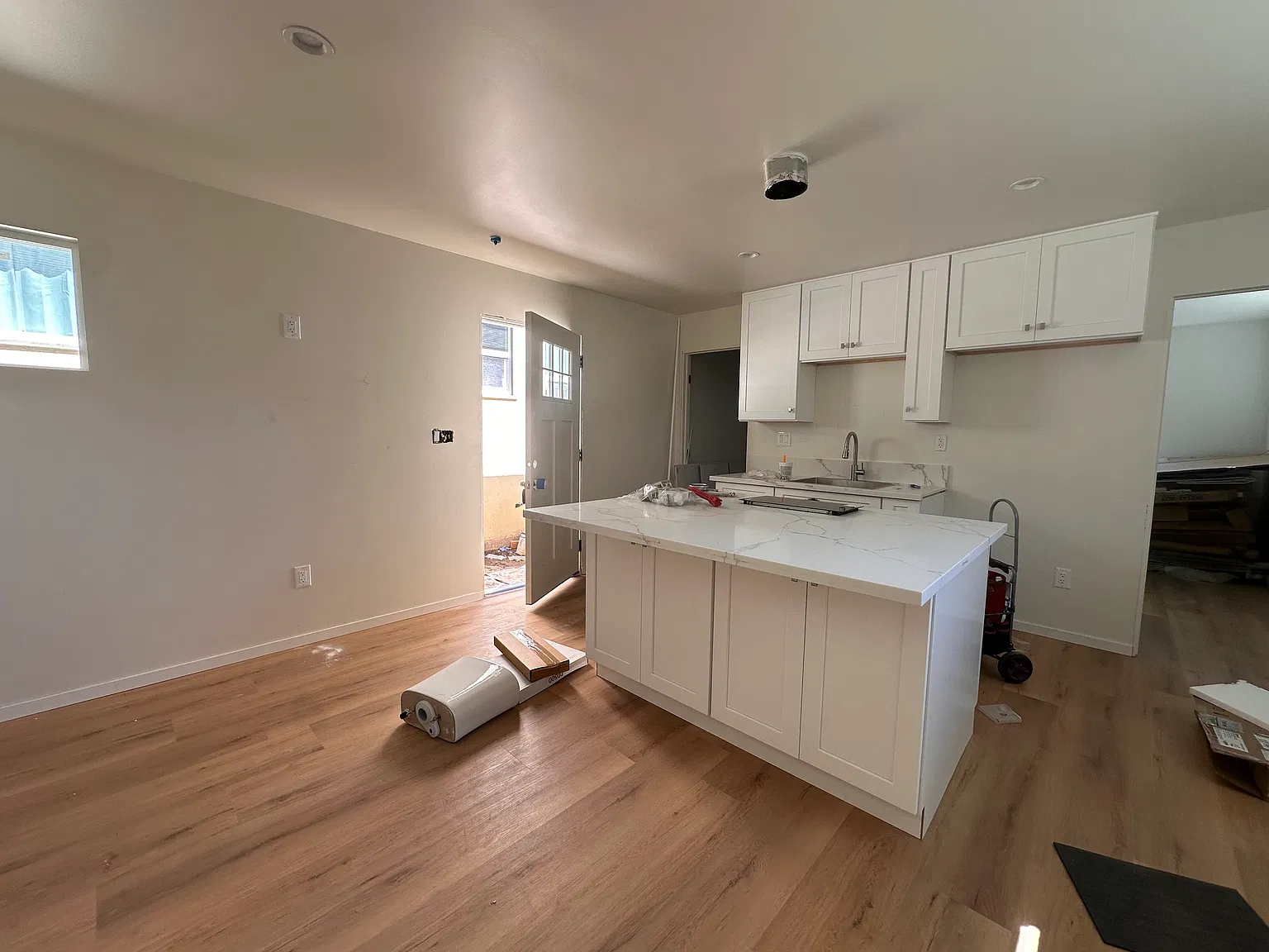 3 bed, 740 sqft, $3,100 — Photo 1