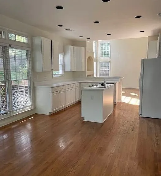 2036 Londonberry Ct NE — Photo 3