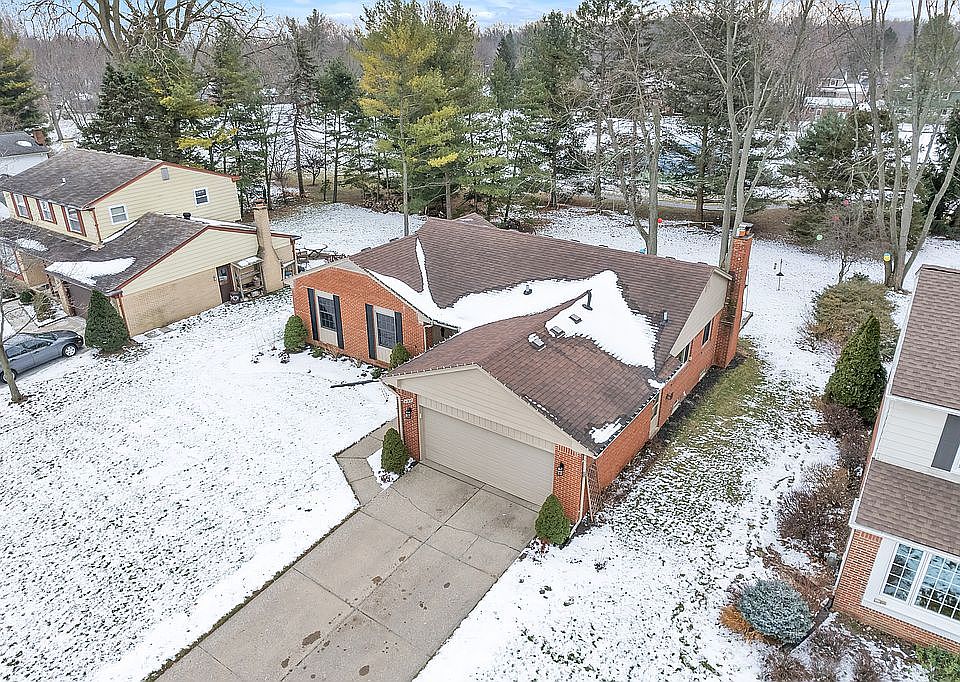 1st image of 41837 Rayburn Dr