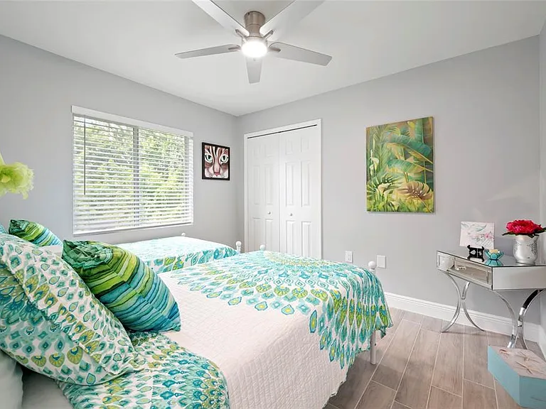 2098 Como St — Photo 22