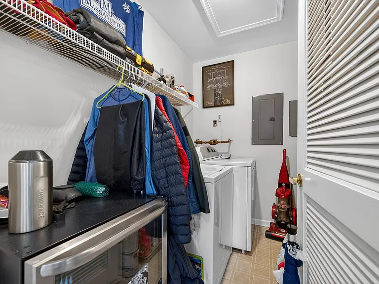 215 S Knollwood Dr — Photo 4