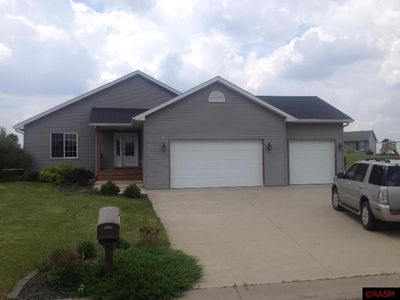 305 Loraine Dr, Lake Crystal, MN, 56055
