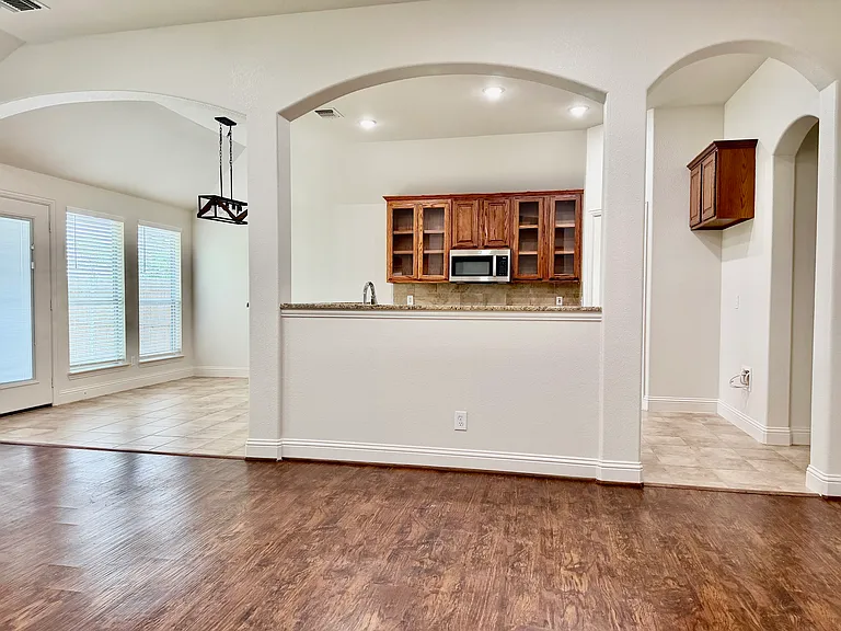 1864 Meadowview — Photo 8