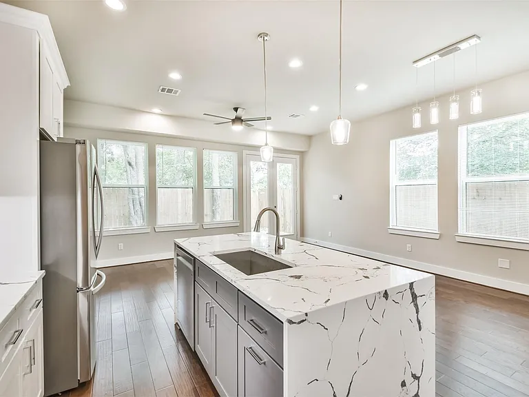 810 Mansfield St — Photo 18