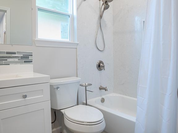 4th image of 925 Western Dr #A