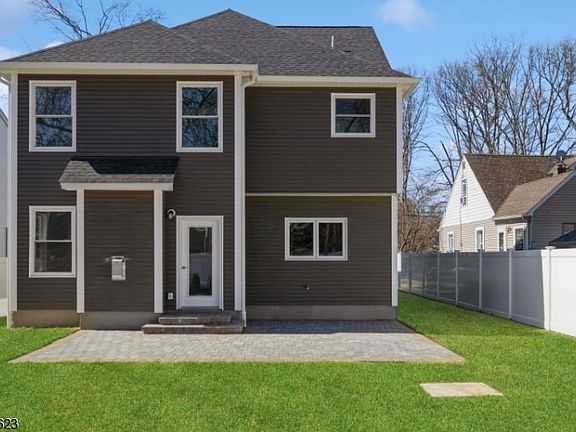 5th image of 9 Emmett Ave