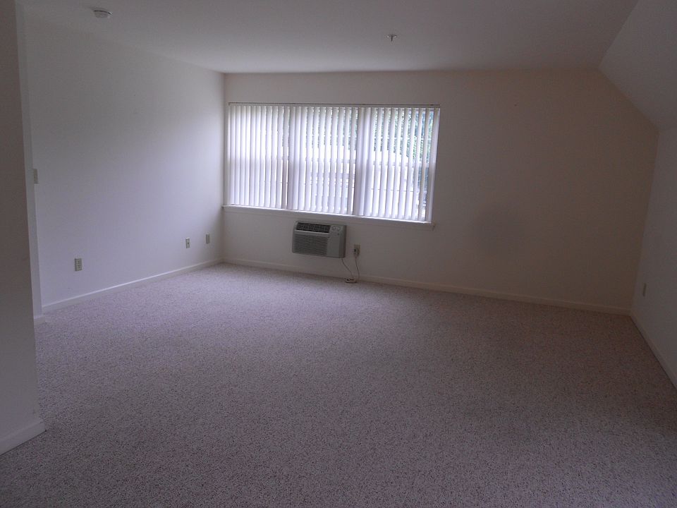 216 Laurel St East Haven CT Zillow