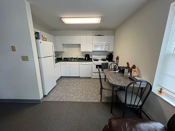 3rd image of 608 Clay Ln #101