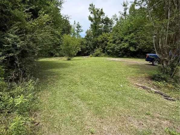 40 Carver St, Hemingway, SC 29554