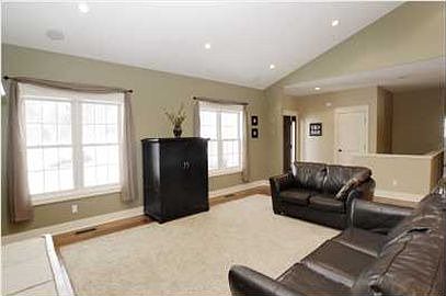 2nd image of 6198 Arrowcrest Ct NE