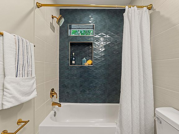 4th image of 417 Waight St