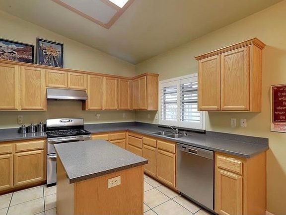 3rd image of 659 Willowbrook Dr