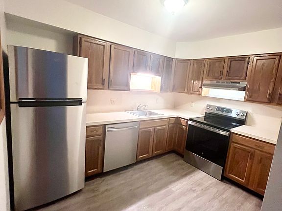 3rd image of 19A Chestnut St #A