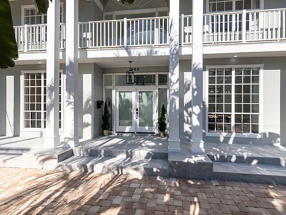 4th image of 903 S Sterling Ave