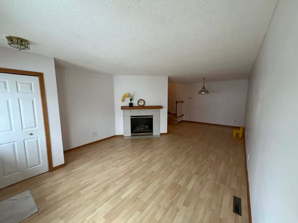 7877 Harvest Ln #1, Chanhassen, MN 55317