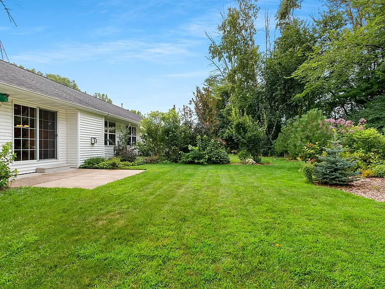 945 Harwood Ave — Photo 37