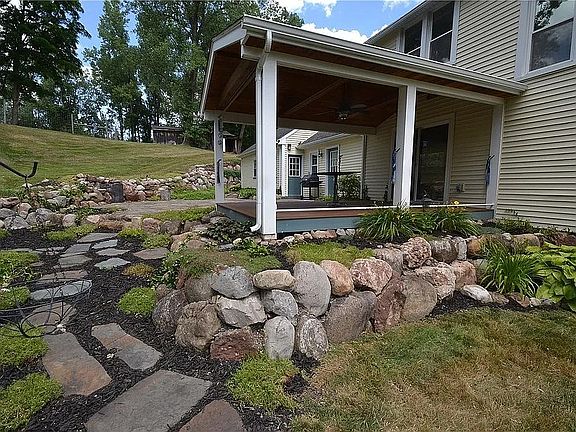3rd image of 2177 Quaker Rd