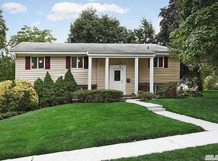 15 Deusenberg Dr, East Norwich, NY 11732
