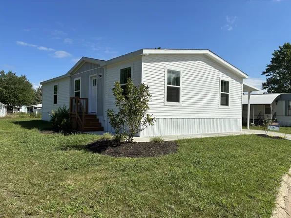 10 Michael Dr #Mic10, Olmsted Falls, OH 44138