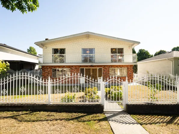 4264 Parker St, Burnaby, BC V5C 3C3