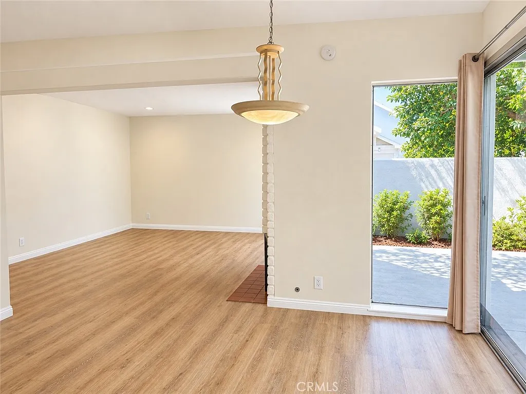 3 bed, 1321 sqft, $4,500 — Photo 3