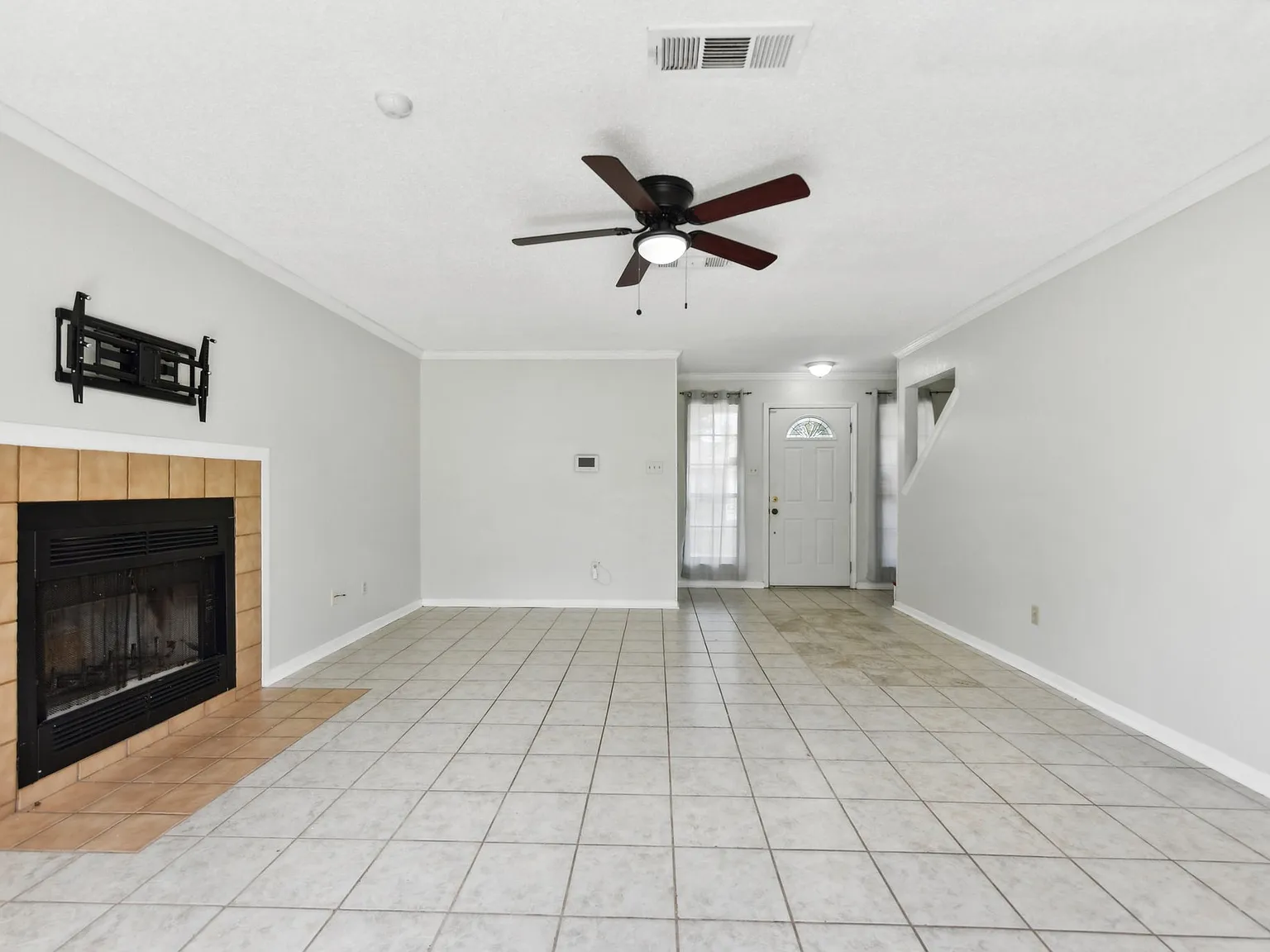 3217 Honeysuckle Dr — Photo 3
