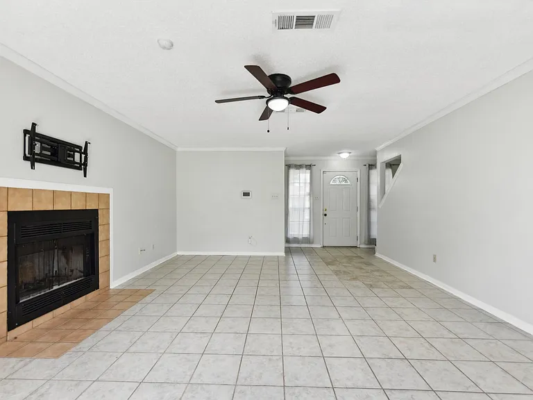 3217 Honeysuckle Dr — Photo 3