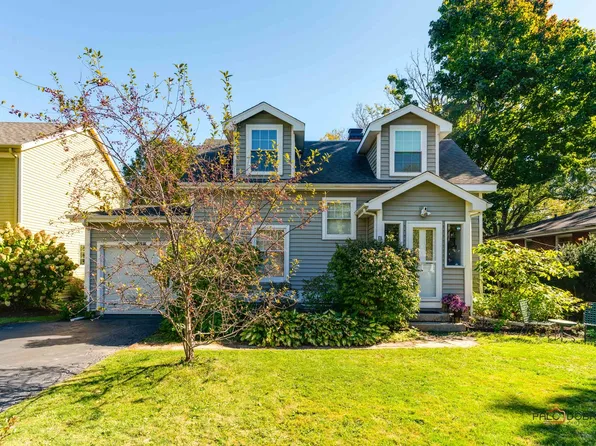 663 Mawman Ave, Lake Bluff, IL 60044