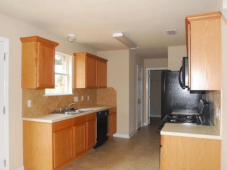 10257 English Manor Dr — Photo 2