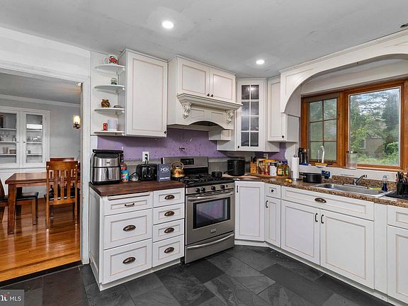 4th image of 3636 Pine Rd