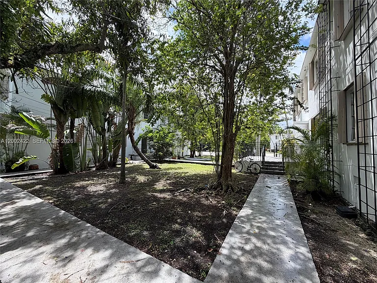 1421 SW 37th Ave #3 — Photo 12