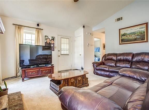3rd image of 930 Binbrook Dr