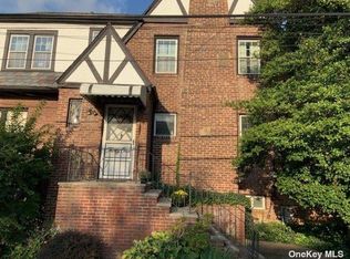 31 Evergreen Ave, Lynbrook, NY 11563