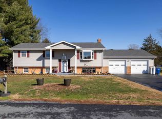 808 11th St, Grottoes, VA 24441