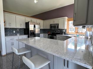 1316 Earle Way, Burnsville, MN 55306