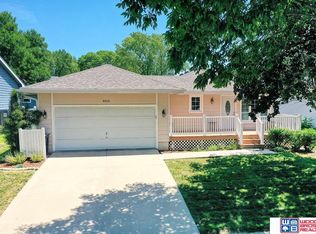 6104 NW 11th St, Lincoln, NE 68521