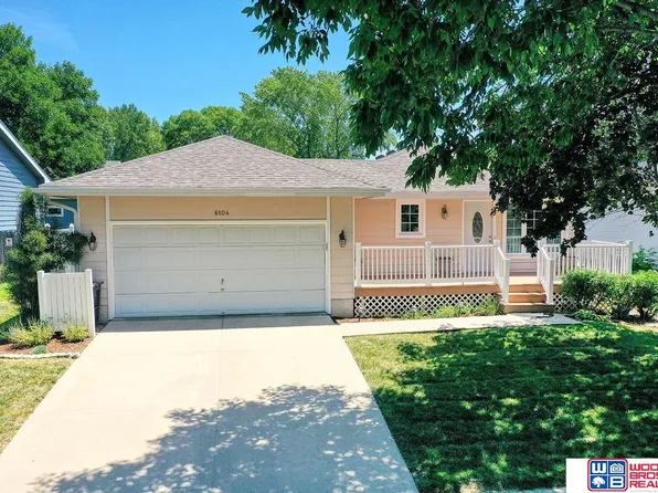 6104 NW 11th St, Lincoln, NE 68521