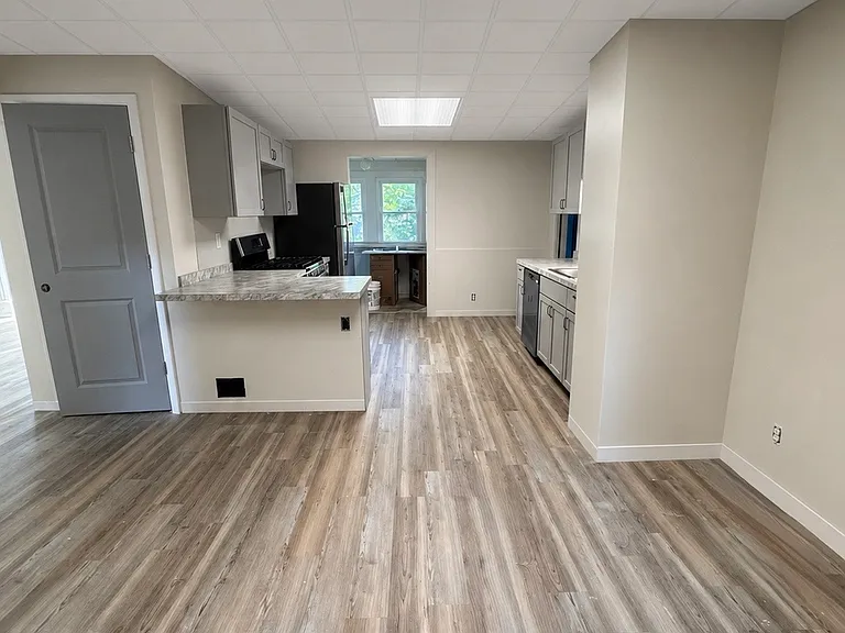 7246 Tonawanda Creek Rd — Photo 2