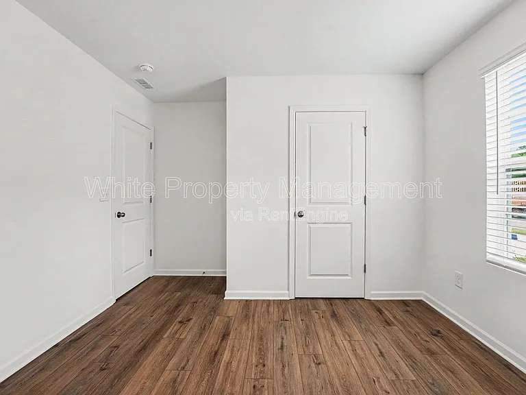 368 W 18th St — Photo 11