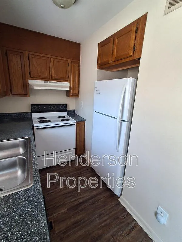 Studio, $950 — Photo 3