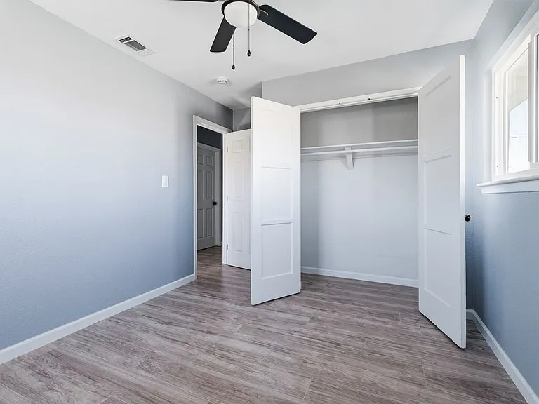 937 Elizabeth St — Photo 19