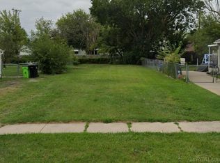 25345 Lawn St, Roseville, MI 48066