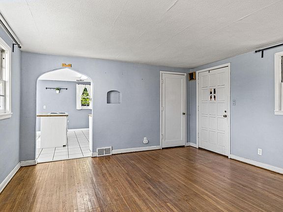 5th image of 2816 Oxford St N