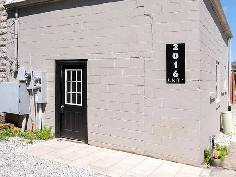 2016 College St - Cedar Falls — Photo 15
